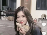 吃瓜网红照片不露脸女,揭秘不露脸女生的吃瓜日常