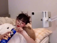 小姐姐自己在家做指甲油,小姐姐教你轻松打造时尚指甲油