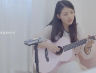 小姐姐弹唱彩虹,小姐姐弹唱的温暖时光