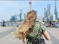 加拿大小姐姐来外滩玩,感受魔都魅力