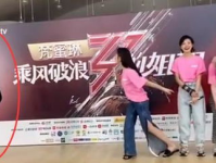 团队正能量小姐姐文案,团队活力的阳光使者